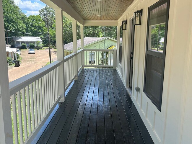 Foto del edificio - Fully Remodeled One Bed/One Bath Cottage