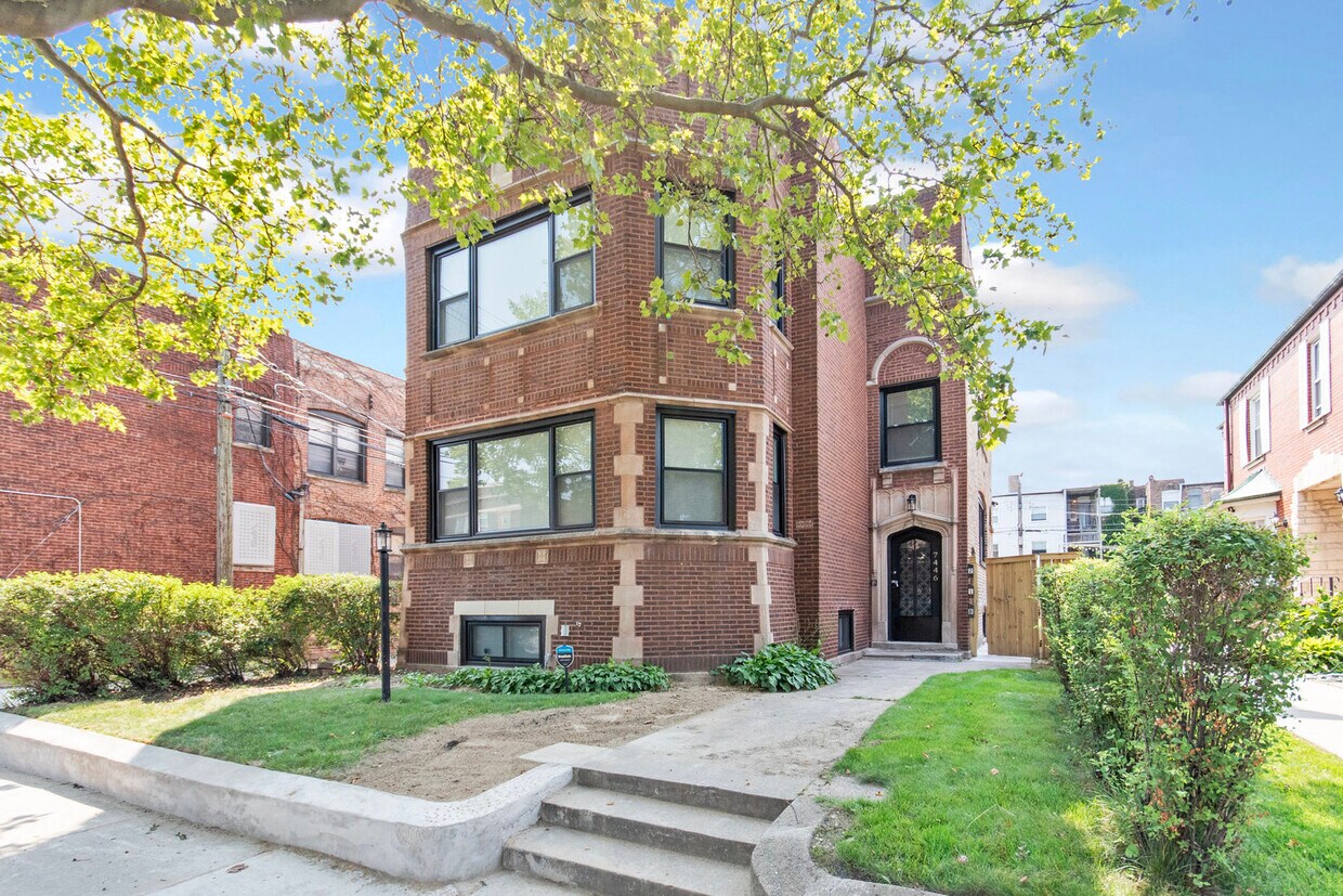 Primary Photo - 7446 S Luella Ave