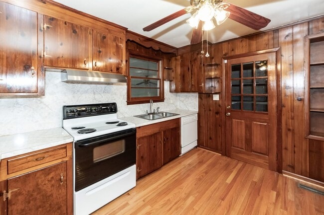 Foto del edificio - 453 Wade Hampton Dr