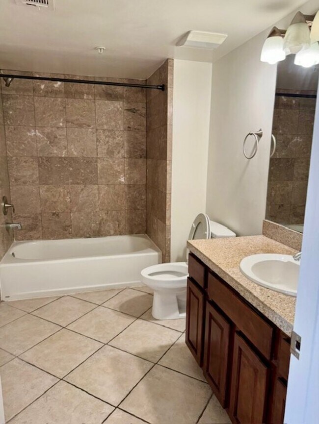 Foto del edificio - Spacious 2 bedroom condo in Van Nuys