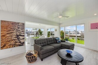 Building Photo - 1100 8th Ave S