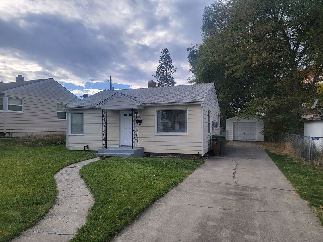 Foto principal - Super Cute 2 Bedroom Home In Northwest Spo...