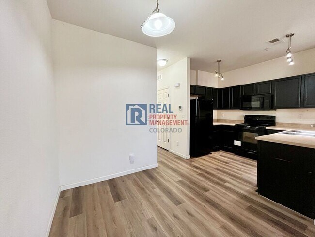 Foto del edificio - 9300 E Florida Ave