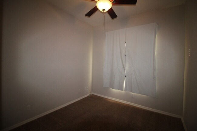 Building Photo - 1556 E Laredo St