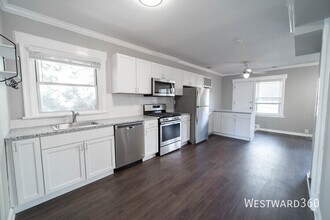 Building Photo - 921 W Winona St