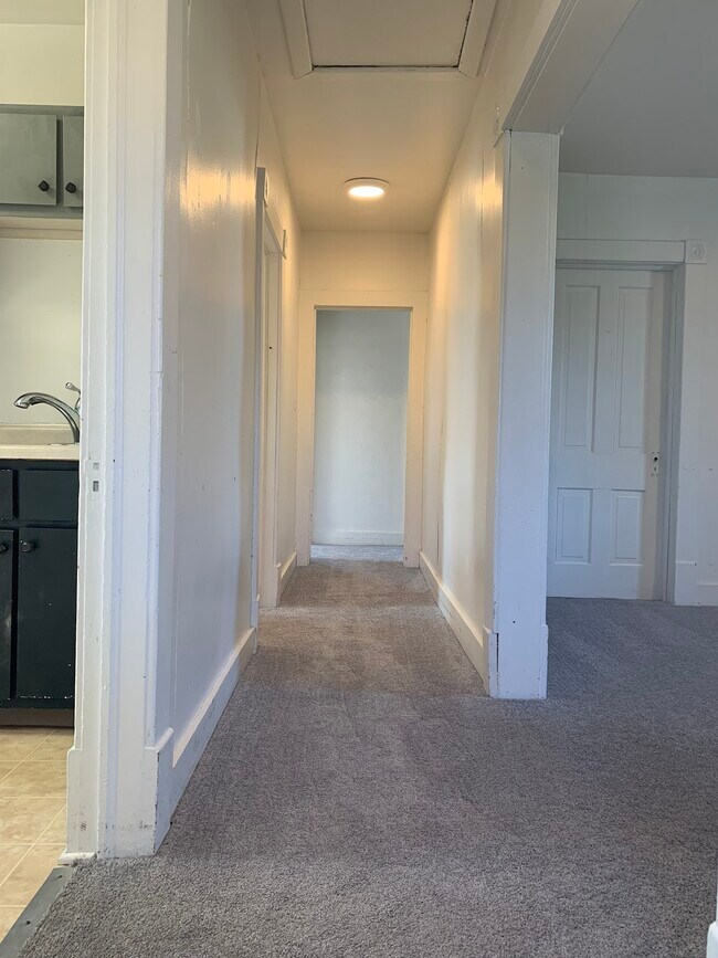 Building Photo - 211 Pershing Avenue North, Unit 2 (Upper L...