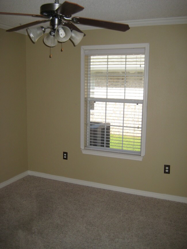 Building Photo - 9512 Pouder Ln