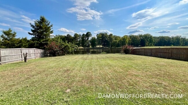 Building Photo - 117 Memory Lane