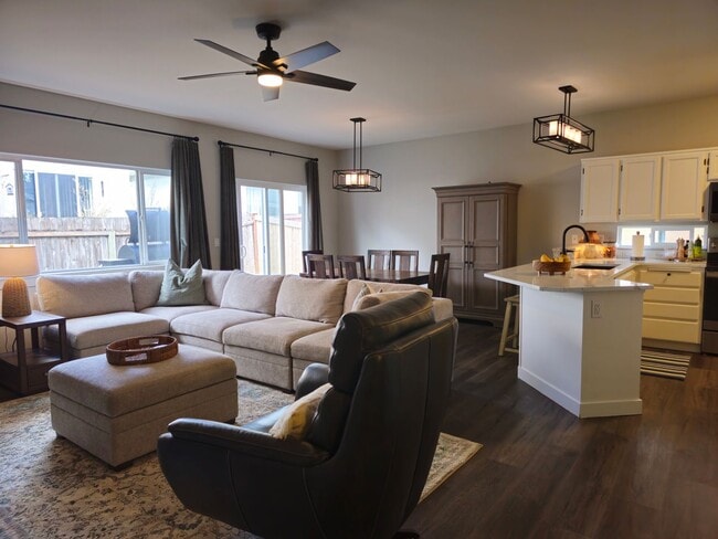 Building Photo - Beautiful, updated home in prime location!