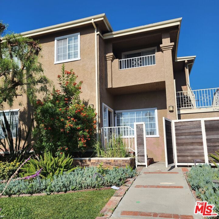 Foto principal - 5743 Keniston Ave