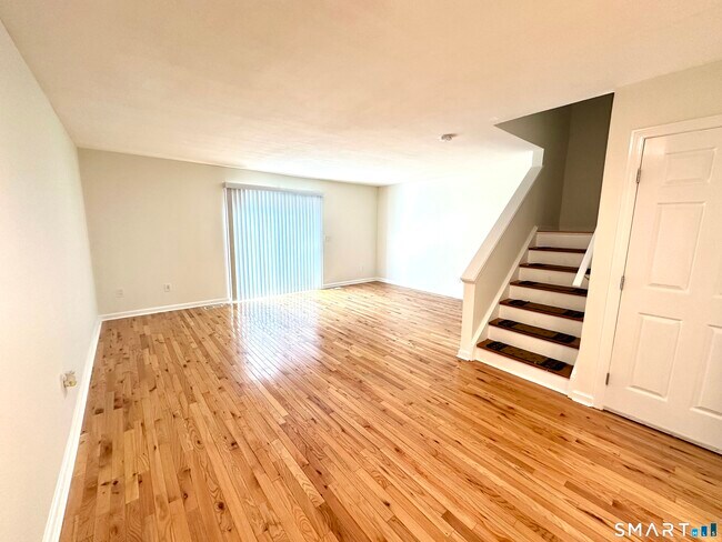 Foto del edificio - 20 Oak Ridge Dr