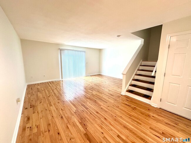 Building Photo - 20 Oak Ridge Dr