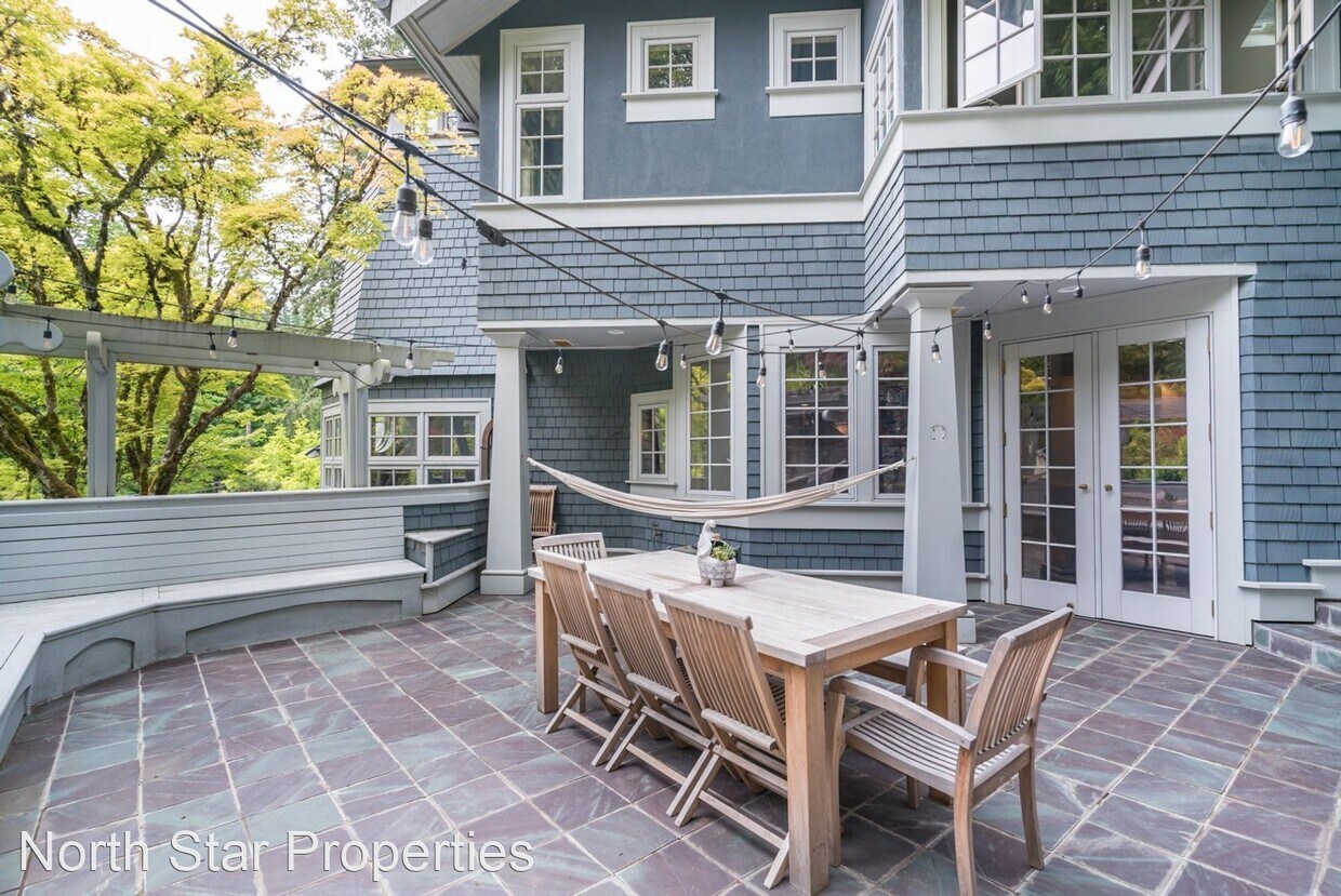 Foto principal - 3 br, 4 bath House - 2862 SW Fairview Blvd.