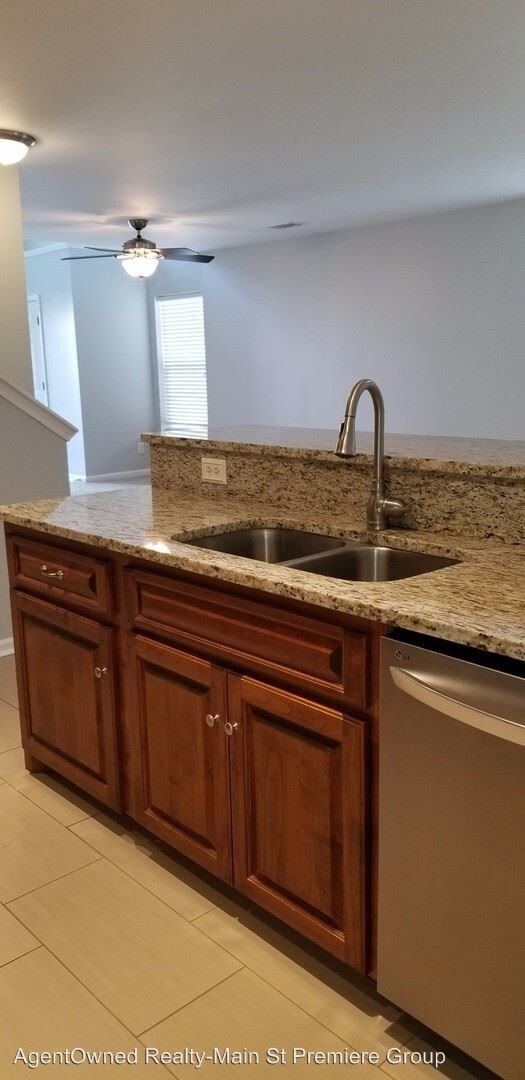 Foto del edificio - 4 br, 2.5 bath House - 9146 Maple Grove Drive