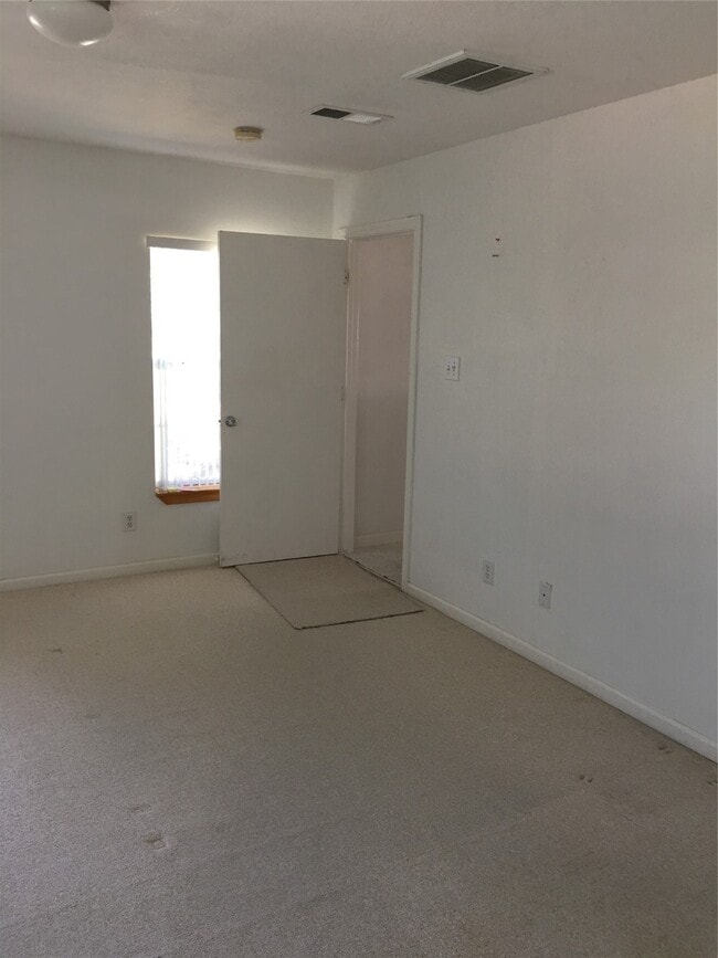 Building Photo - 10802 Heatherford Dr