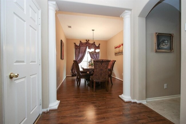 Building Photo - 26706 Bellwood Pines Dr