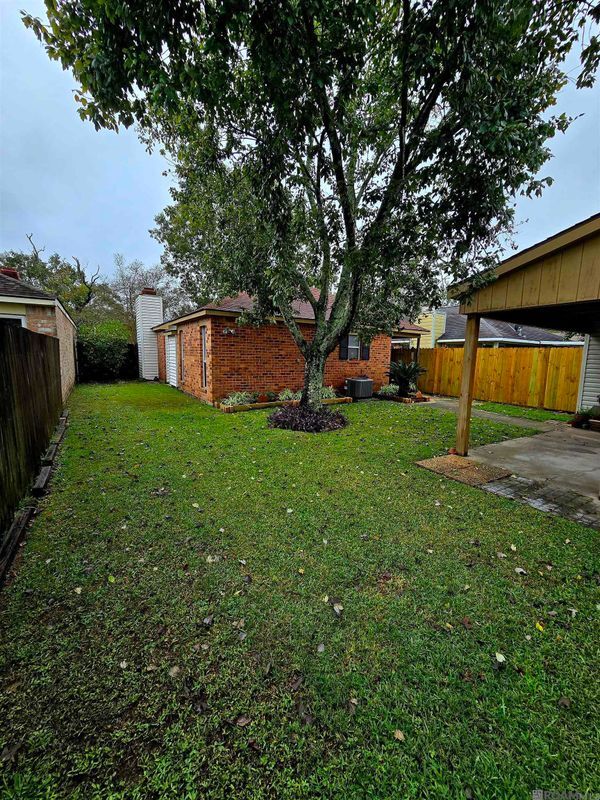 Foto del edificio - 16055 Manchester Ave