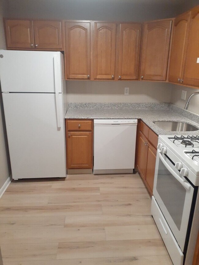 Foto del edificio - RIVERSIDE CHATEAU ASSOCIATES LP