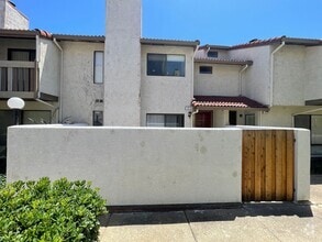 Building Photo - 3 Madrid Ln