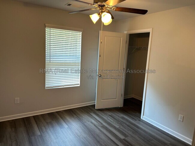 Foto del edificio - 1804 Carrington Dr
