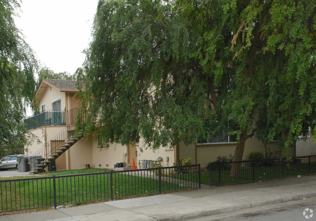 Foto principal - 5200 Snow Dr