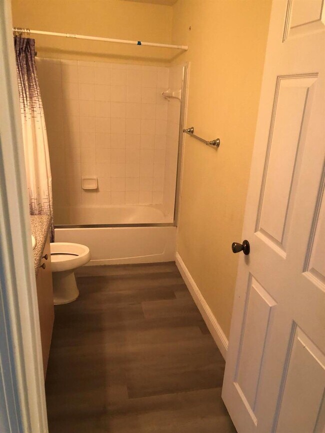 Foto del edificio - 330 Crestwood Cir