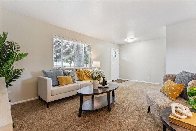 Foto del edificio - Pet-friendly 2 bed/2.5 bath Lakewood townhome - Available Now!