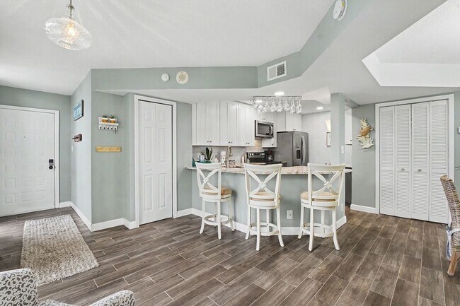 Building Photo - 2225 Jimmy Buffett Mem Hwy