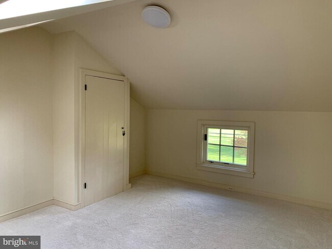 Foto del edificio - 701 Providence Rd