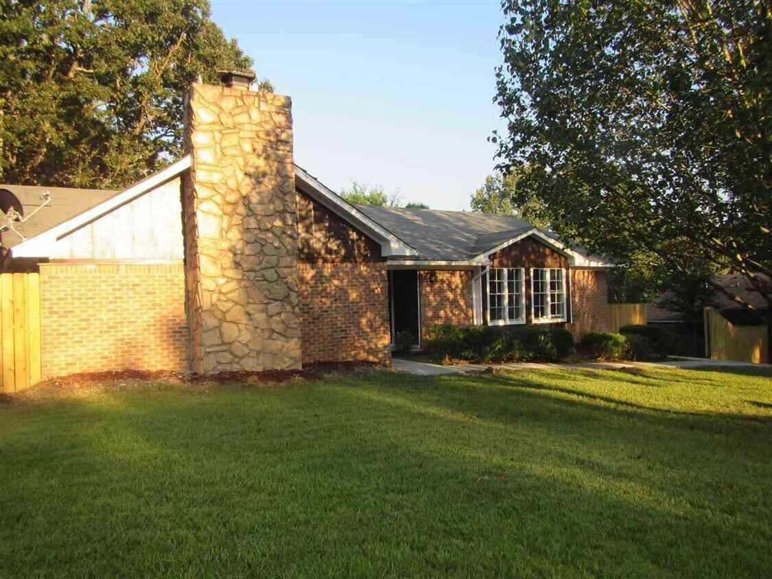 Primary Photo - 903 Longwood Pl