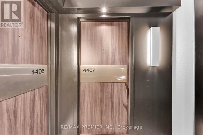 Photo du bâtiment - 210 Victoria St