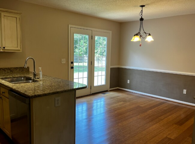 Foto del edificio - 8509 Deer Path Ct