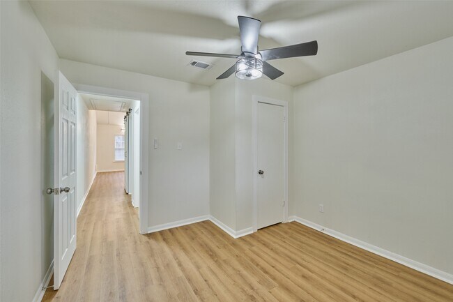 Foto del edificio - 31 Harbour Row Dr