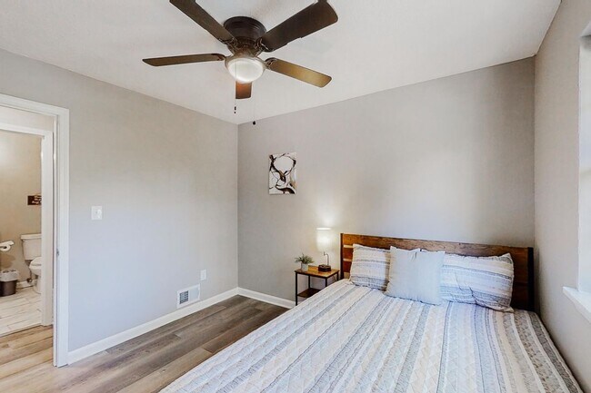 Foto del edificio - 4674 Big Valley Ct