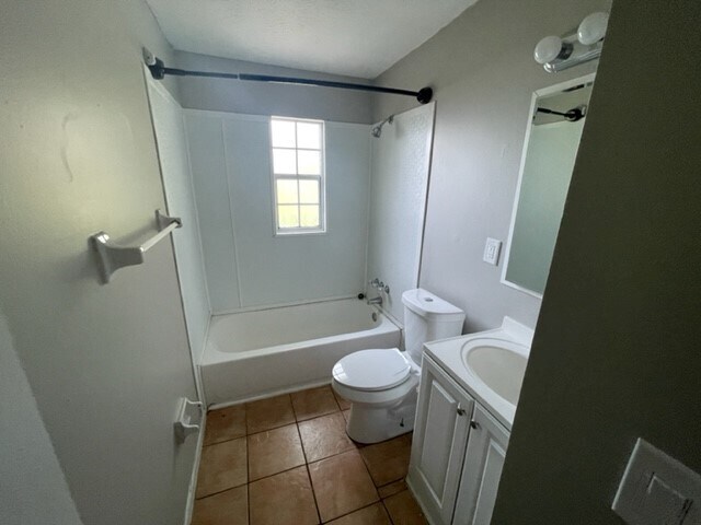 Building Photo - 366 Janell Dr