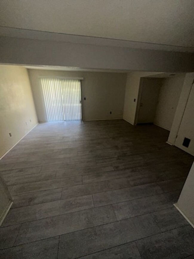 Foto del edificio - BOTTOM FLOOR CONDO IN GATED COMMUNITY