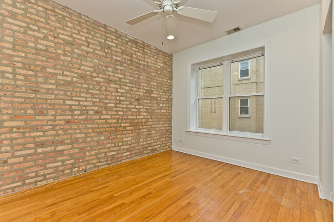 Building Photo - Adorable two bedroom w/ Balcony & In-Unit ...