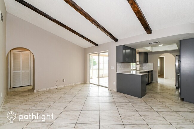 Foto del edificio - 214 SE 7th St, Cape Coral, FL, 33990