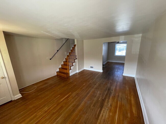 Building Photo - Newly Updated Townhouse in Dundalk!