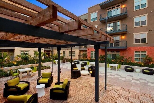 Foto del edificio - 301 E Cevallos St