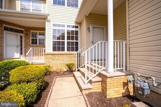 Building Photo - 76 Tennyson Rd