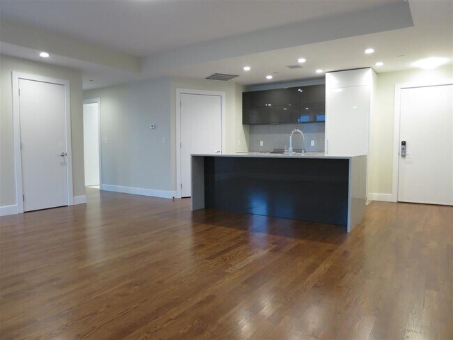 Foto del edificio - 906 E 2nd St