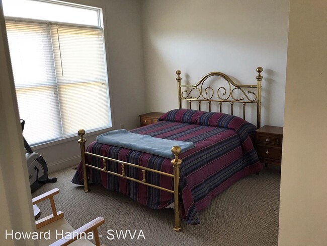 Building Photo - 3 br, 2.5 bath House - 64 Trimmer Trail