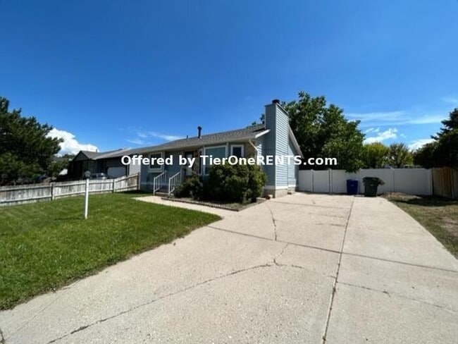 Building Photo - Beautiful home 4 bed/2 bath in a great loc...