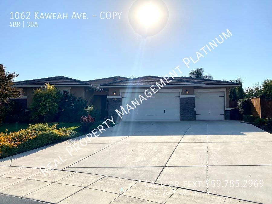 Stunning 4 Bedroom Home with Extra Large House for Rent in Clovis