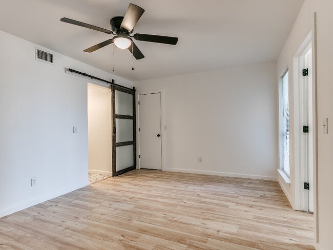 Building Photo - 11530 N May Ave