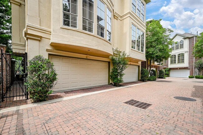 Foto del edificio - 1337 Hyde Park Blvd