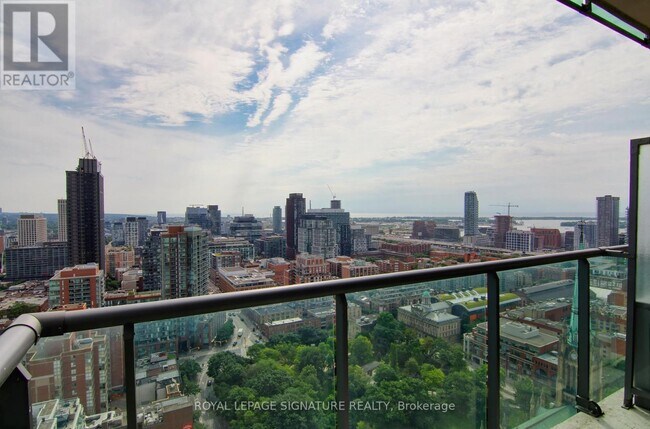 Building Photo - 33 Lombard St