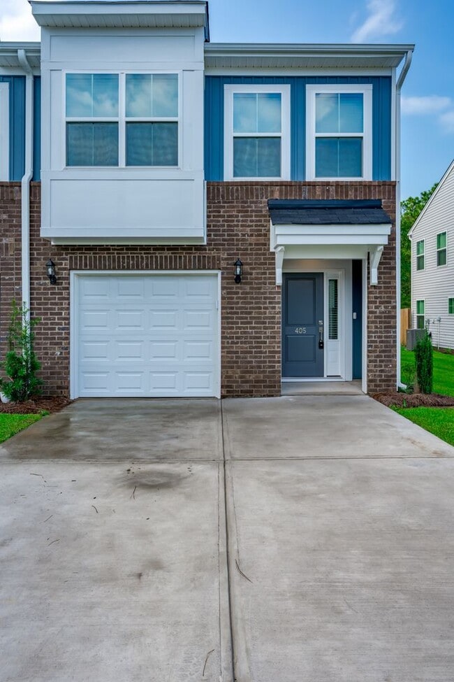 Building Photo - Modern 3-Bed, 2.5-Bath Townhome in Prime L...