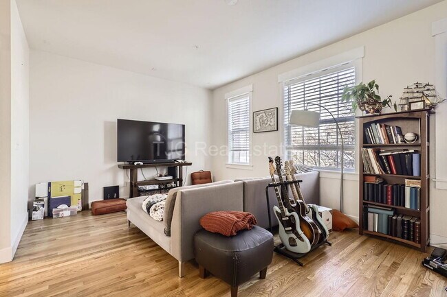 Foto del edificio - 3381 Xenia St
